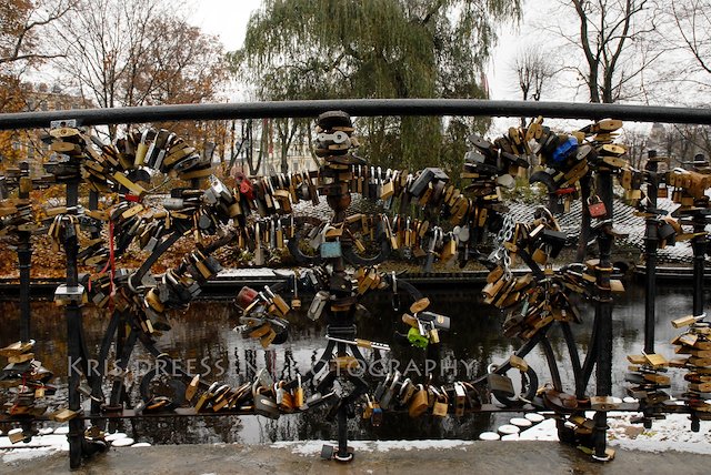 Latvian wedding lock bridge - Kris Dreessen / photojournalism