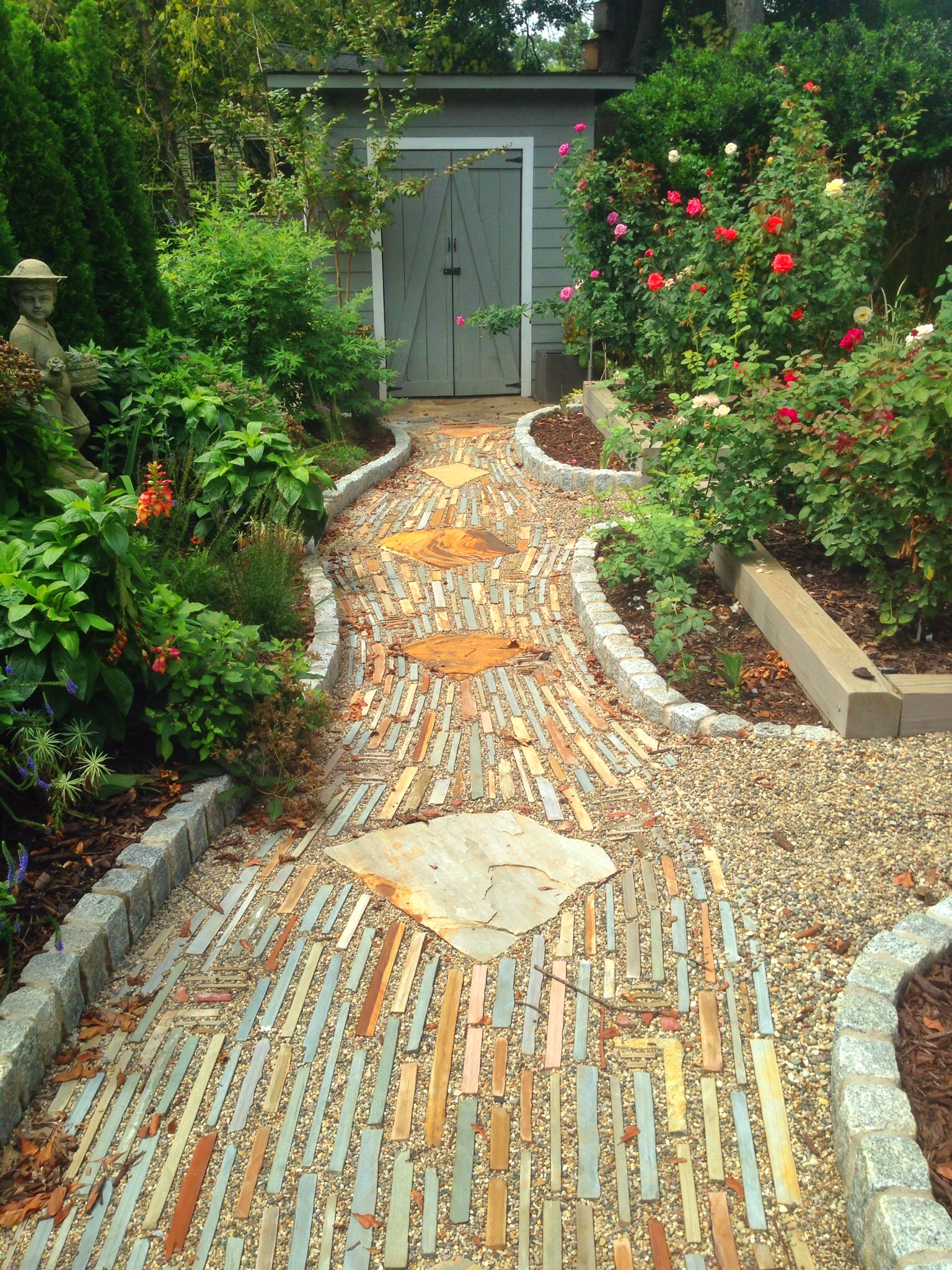 Modern Walkway For Modern Garden Landscape Design